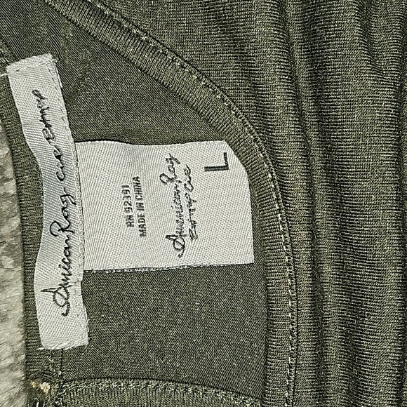 American Rag olive green smocked flutter sleeve top size Large - Picture 2 of 5